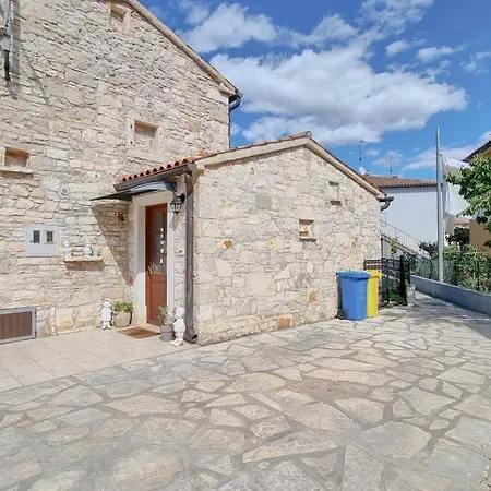 Ariana בית נופש *