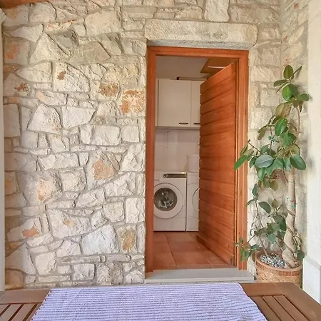 Ariana Semesterbostad Novigrad Istria
