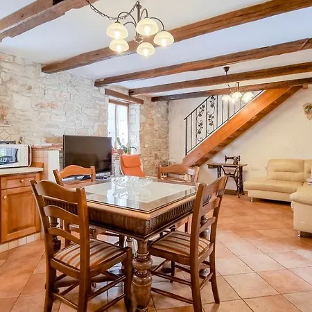 Ariana Novigrad Istria