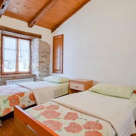 Semesterbostad Ariana *