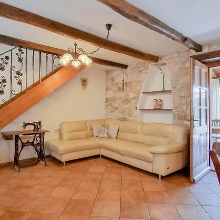 Semesterbostad Ariana *