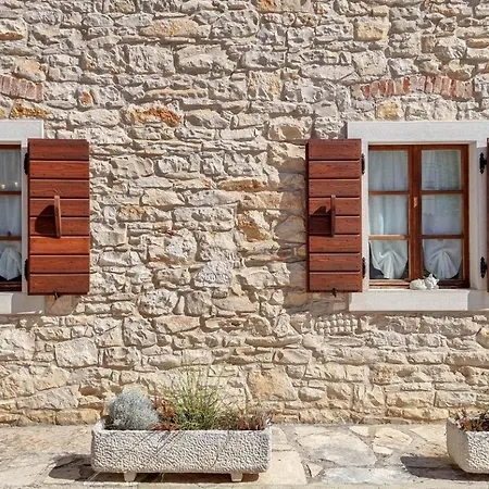 Ariana Novigrad Istria